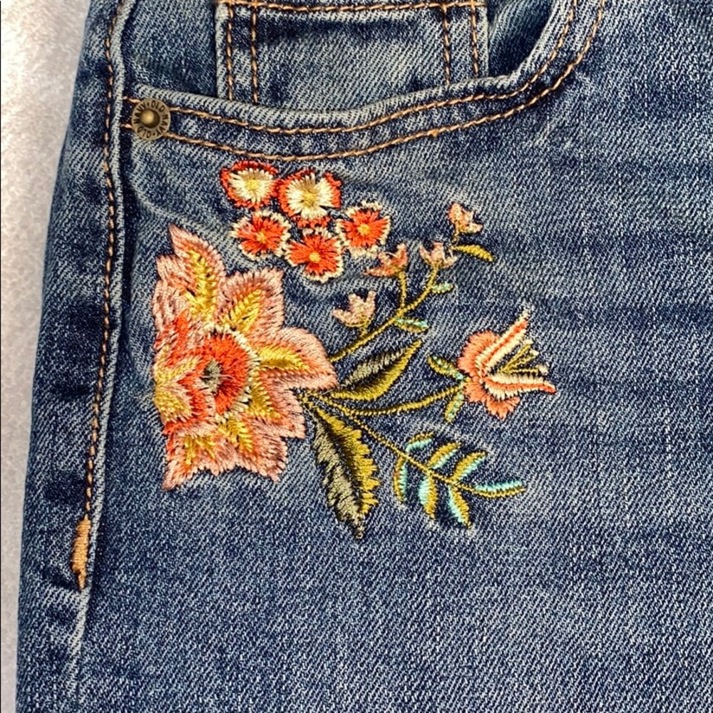 Old Navy embroidered jeans boyfriend strait 2 reg - Picture 4 of 8